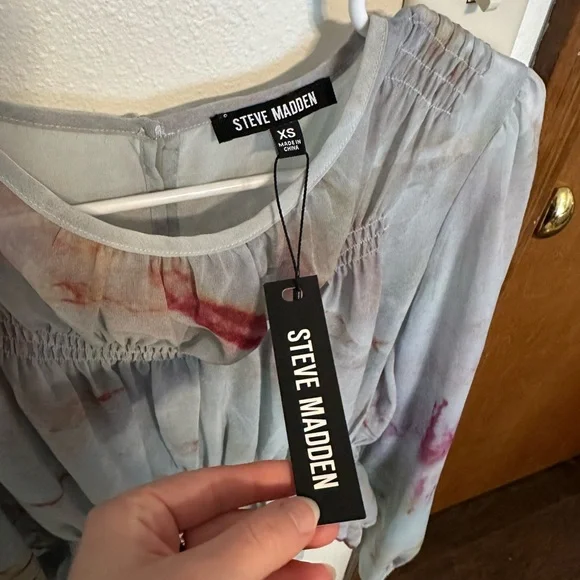 Steve Madden Pyper Ruched Satin Peplum Top XS - Picture 3 of 6